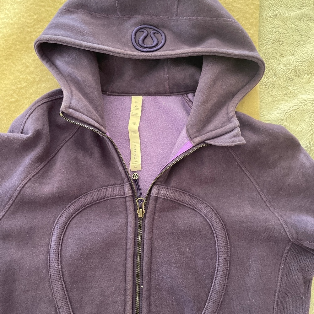 Lululemon sweatshirt